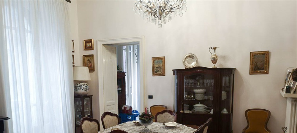 Appartamento in vendita 210 mq Via Santa Lucia - Napoli