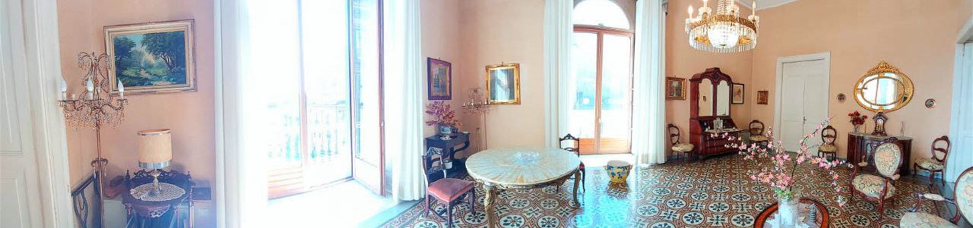 Appartamento in vendita 200 mq Via Broggia - Napoli